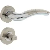 Intersteel Deurkruk Sharon op rozet met toilet-/badkamersluiting - chroom/nikkel mat