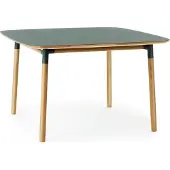 Normann Copenhagen Form Eettafel 120x120 cm green, eikenhouten poten