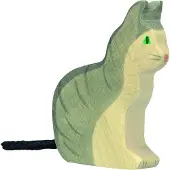 Goki Cat, sitting