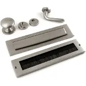 Hardbrass Roestvrijstalen Voordeurset Aluminium Rond met Briefplaat en Tochtwering Links SKG3