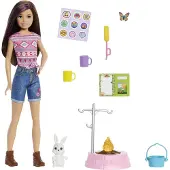 Barbie It Takes Two Skipper Pop en Accessoires, Camping Speelset met Pop, Kampvuur, Huisdier Konijn, Stickervel & Meer