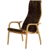 Swedese Lamino fauteuil en voetenbankje geolied eiken/schapenvacht Espresso (bruin)