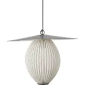 Gubi buiten hanglamp Satellite, 57x36cm, zwart/crèmewit Satellite, crème / amber, Aluminium, Design