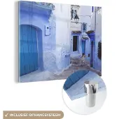 MuchoWow Glasschilderij 160x120 cm - Schilderij acrylglas - Straat - Blauw - Deuren - Huizen - Foto op glas - Schilderijen