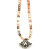 Heaven Eleven sunstone kralenketting met speksteen en opvallende zilverkleurige kraal