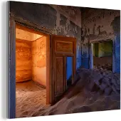 MuchoWow Wanddecoratie Metaal - Aluminium Schilderij Industrieel - Deur - Zand - Woestijn - Architectuur - 120x90 cm - Dibond - Foto op aluminium - Industriële muurdecoratie - Voor de woonkamer/slaapkamer