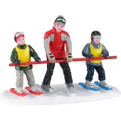 Lemax Vail Village Kerstdorpminiatuur Bunny Slope Beginners (leren Skiën) 8,8 X 4,5 X 6,5 Cm