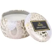Voluspa Decorative tin kaars 25 branduren Santal Vanille