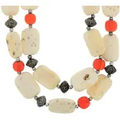 Behave - Ketting met crèmekleurige natuurstenen en oranje kralen - Modeaccessoire voor zomerse looks