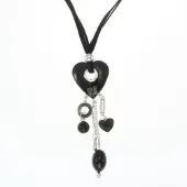 Behave - Ketting met suede en hartvormige hanger - Trendy statement sieraden - Nikkelvrij - 70 cm + 7,5 cm verlengketting