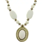Behave ketting - Diverse kralen met goudkleurige ovale hanger - Mode accessoires - Nikkelvrij - 45 cm