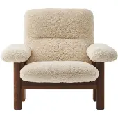 Audo Copenhagen Brasilia fauteuil Dark oak-Nature sheepskin curly