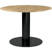 Gubi - GUBI 2.0 Dining Table, Ø 110 cm, Top: Wood - Oak, Base: Black - Eettafels - Houtkleurig - Metaal/Hout