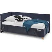 Meise Fun gestoffeerde ligstoel met rugleuning massief eikenkleurig houten onderstel