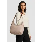 Coccinelle Large Leather Shoulder Bag In Pink Maat: OS | Handtassen Outlet | Dames | Beige