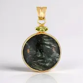 Cavill - Luxe Zilveren Hanger - 925 Sterling Zilver Verguld - 25 ct Serafiniet Cabochon & 0,26 ct Marquise Peridoot Arizona - Elegante Rond 37x23 mm