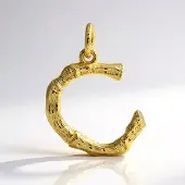 Cavill - Vergulde 925 Sterling Zilveren Hanger - Letter C met Halve Maan Vorm - Rustieke Textuur - Elegant Dames Sieraad - Lichtgewicht 20x15mm