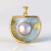 Cavill - Zilveren hanger met 27x25 mm Mabe parel - 925 sterling zilver verguld - Bali Barong design - elegante stijlvolle parelsieraden