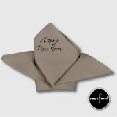 Sagaform linnen tafellaken met servetten, beige bedrukt met HAPPY NEW YEAR