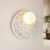 LumenXL Ronde wandlamp Velo van cement en melkwit glas in terrazzo look