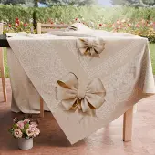 Unyqoos Vlekbestendig rechthoekig tafelkleed met beige strikdesign voor zes personen