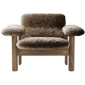 Audo Copenhagen Brasilia fauteuil low back Walnut-Sahara sheepskin curly