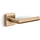 Formani Basics LB2-19BSQ deurkruk geveerd op vierkant rozet - PVD licht brons