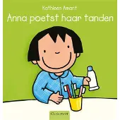 Clavis Anna poetst haar tanden