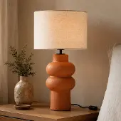 LumenXL Tafellamp Sasha — sculpturale keramiek in warm bruin met linnen kap
