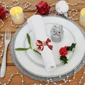 Gistuch Versieringen rondom de kerstservetten. Decoratieve elementen