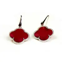 Sophie model Fiori oorringen in zilver 1 klaver koraalrood