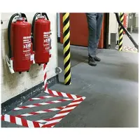 TESA 2x afzettape/markeertape rood/wit 5 cm x 66 mtr -