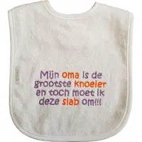 Funnies Witte slab met "Mijn oma is de grootste knoeier en toch moet ik deze slab om!!!"