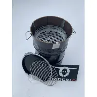 BarrelQ Small - Houtskoolbarbecue - Zwart Staal - Ø40x58 cm - 60L Olievat - Vuurkorf & Bijzettafel in 1 - Inclusief Beschermhoes