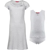 Hanssop Exclusief Luxueus Kinder nachtkleding ; een Luxe mooi zacht grijs Girly Nachthemd met een verfijnde hals verwerking én een bijpassend zacht grijs ondergoed setje maat 116