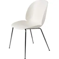 Gubi Beetle stoel alabaster white, zwart verchroomd stalen onderstel