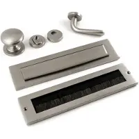 Hardbrass Voordeurset Rond met Briefplaat en Tochtwering Rechts SKG3 | PVD INOX
