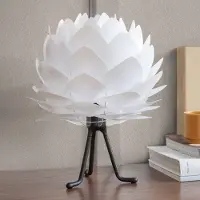 UMAGE Design Tafellamp Silvia Mini, wit / opaal, Woon-/ Eetkamer, Kunststof, Design, tafellamp