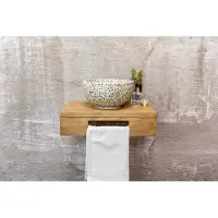 Saniclear Seba fontein met bruin eiken plank en zwart-witte terrazzo waskom voor in het toilet