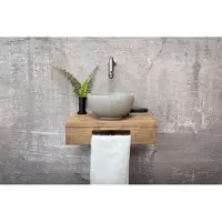 Saniclear Seba fonteinset met bruin eiken plank, grijze terrazzo waskom en verouderd ijzer kraan voor in het toilet