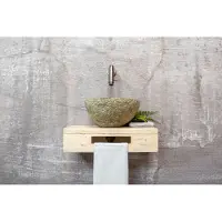 Saniclear Seba fonteinset met eiken plank, rivierstenen waskom en verouderd ijzer kraan voor in het toilet