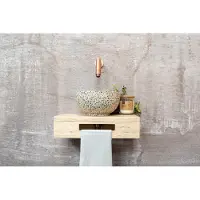 Saniclear Seba fonteinset met eiken plank, zwart-witte terrazzo waskom en koperen kraan voor in het toilet