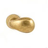 Hardbrass Gatdeel links knopkruk Golf op rond rozet - messing getrommeld