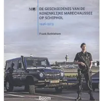 Boom uitgevers Amsterdam De geschiedenis van de Koninklijke Marechaussee op Schiphol 1946-2013
