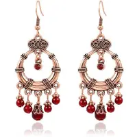 Deja Jewels Ronde Goudkleurige Bohemian dames oorhangers met details en rode kralen