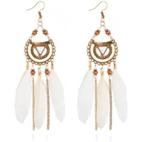 Deja Jewels Bohemian oorhangers rond met witte veren en kralen 105 mm
