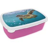 MuchoWow Broodtrommel Roze - Lunchbox - Brooddoos - Een zeeschildpad omringd door bubbels - 18x12x6 cm - Kinderen - Meisje