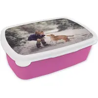 MuchoWow Broodtrommel Roze - Lunchbox - Brooddoos - Meisje - Hond - Sneeuw - Winter - 18x12x6 cm - Kinderen - Meisje