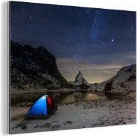 MuchoWow Wanddecoratie Metaal - Aluminium Schilderij Industrieel - Alpen - Sterrenhemel - Tent - 80x60 cm - Dibond - Foto op aluminium - Industriële muurdecoratie - Voor de woonkamer/slaapkamer