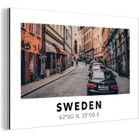 MuchoWow Wanddecoratie Metaal - Aluminium Schilderij Industrieel - Zweden - Kerk - Auto - Scandinavië - 120x80 cm - Dibond - Foto op aluminium - Industriële muurdecoratie - Voor de woonkamer/slaapkamer
